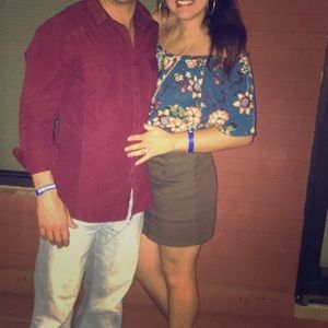 L floral off the shoulder top L brown button skirt